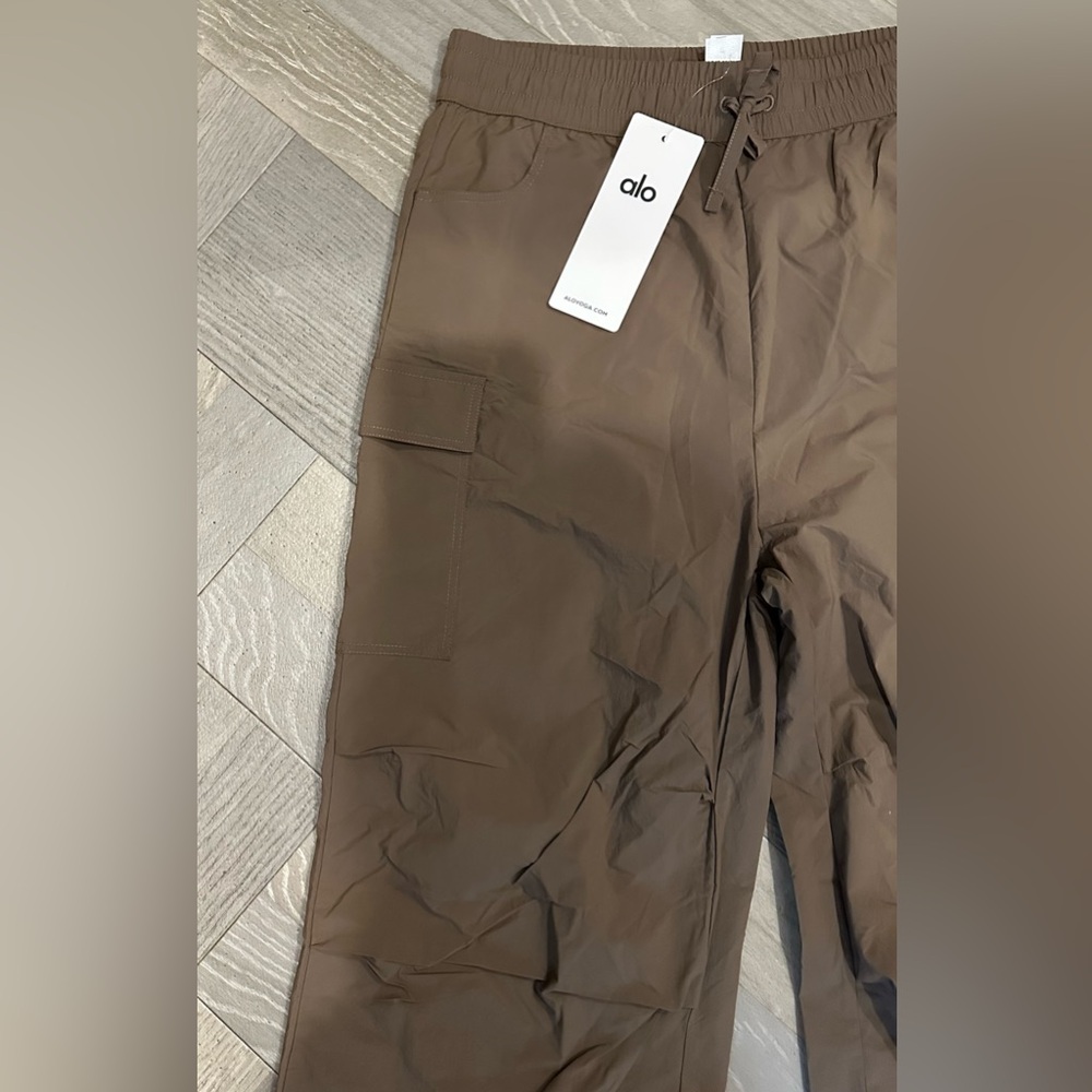 ALO Yoga Women Brown Windbreaker Cargo Pants - Picture 2 of 7